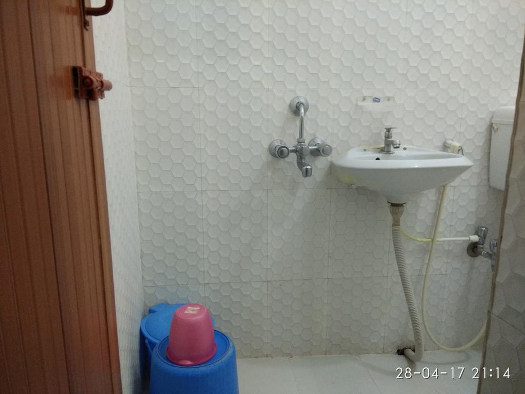 India Tours Only Kavita Guest House ボルプル エクステリア 写真