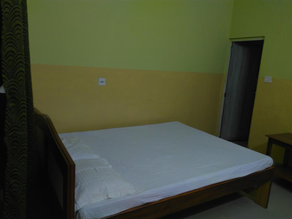 India Tours Only Kavita Guest House ボルプル エクステリア 写真