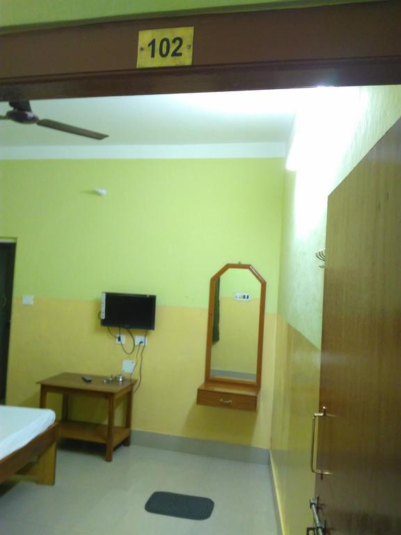 India Tours Only Kavita Guest House ボルプル エクステリア 写真