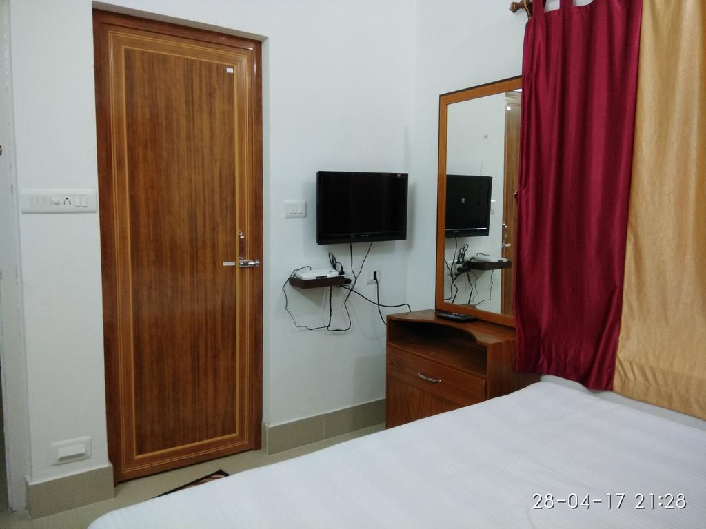 India Tours Only Kavita Guest House ボルプル エクステリア 写真