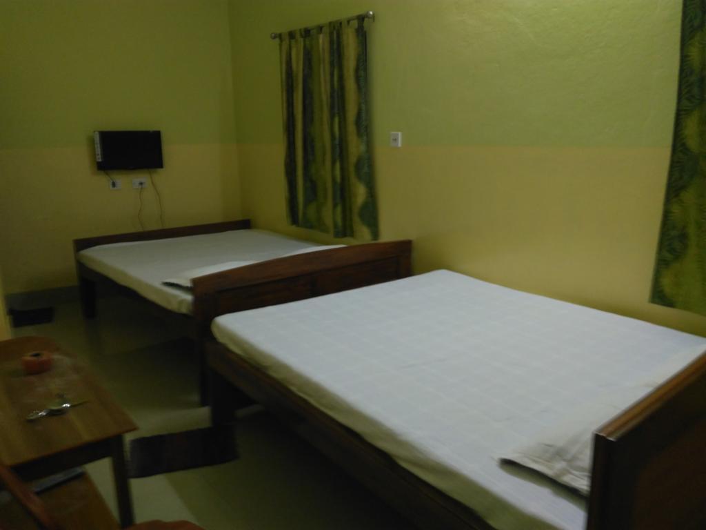 India Tours Only Kavita Guest House ボルプル エクステリア 写真