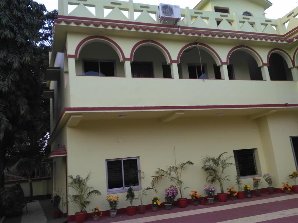India Tours Only Kavita Guest House ボルプル エクステリア 写真