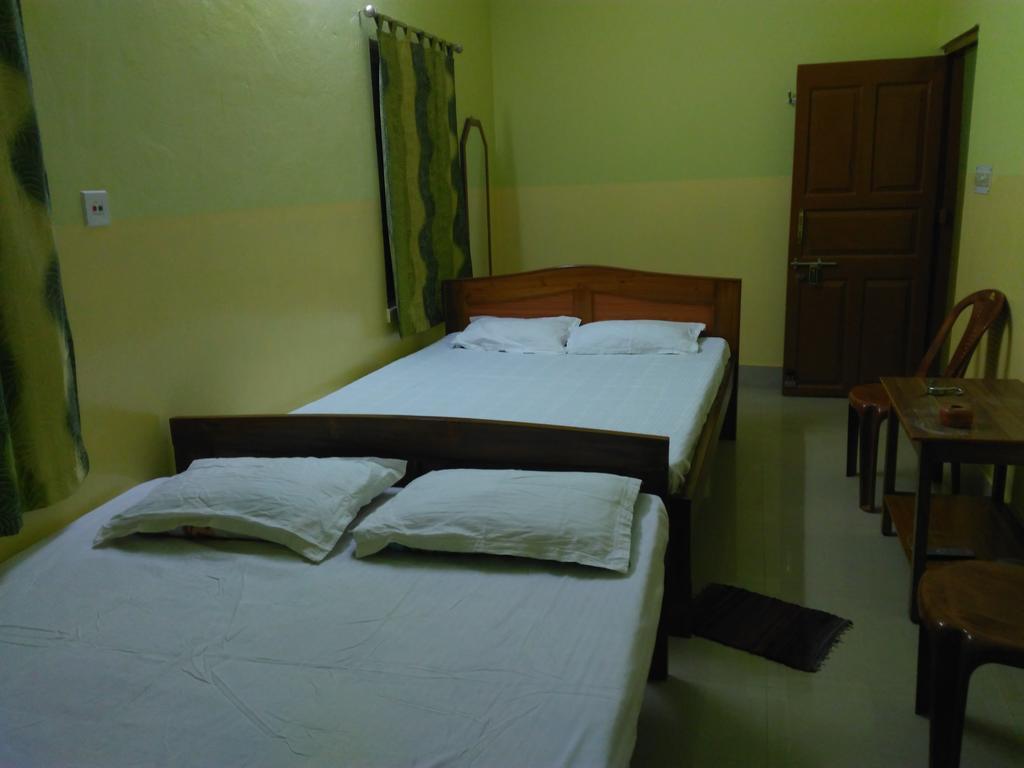 India Tours Only Kavita Guest House ボルプル エクステリア 写真