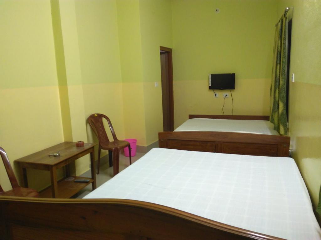 India Tours Only Kavita Guest House ボルプル エクステリア 写真