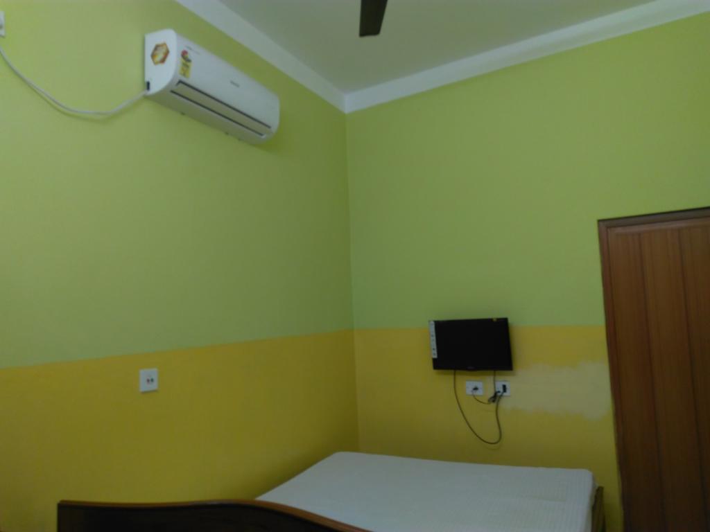 India Tours Only Kavita Guest House ボルプル エクステリア 写真