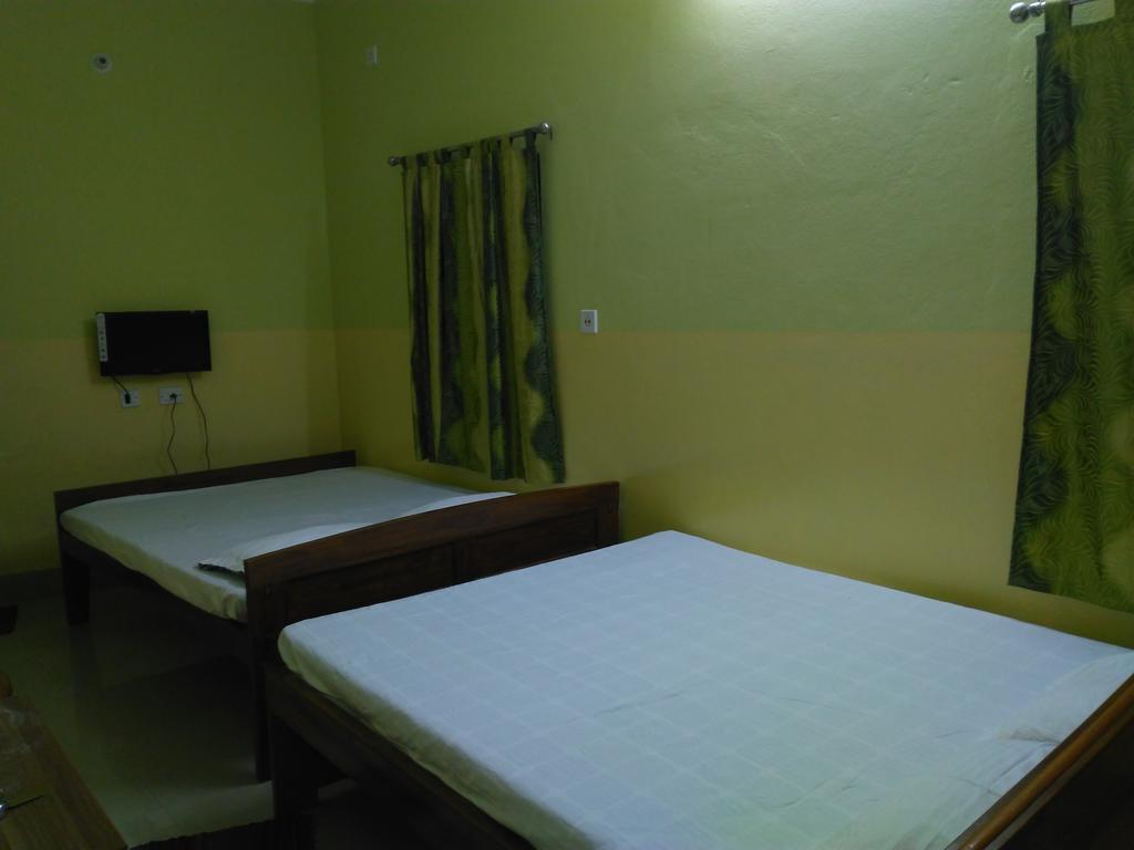 India Tours Only Kavita Guest House ボルプル エクステリア 写真