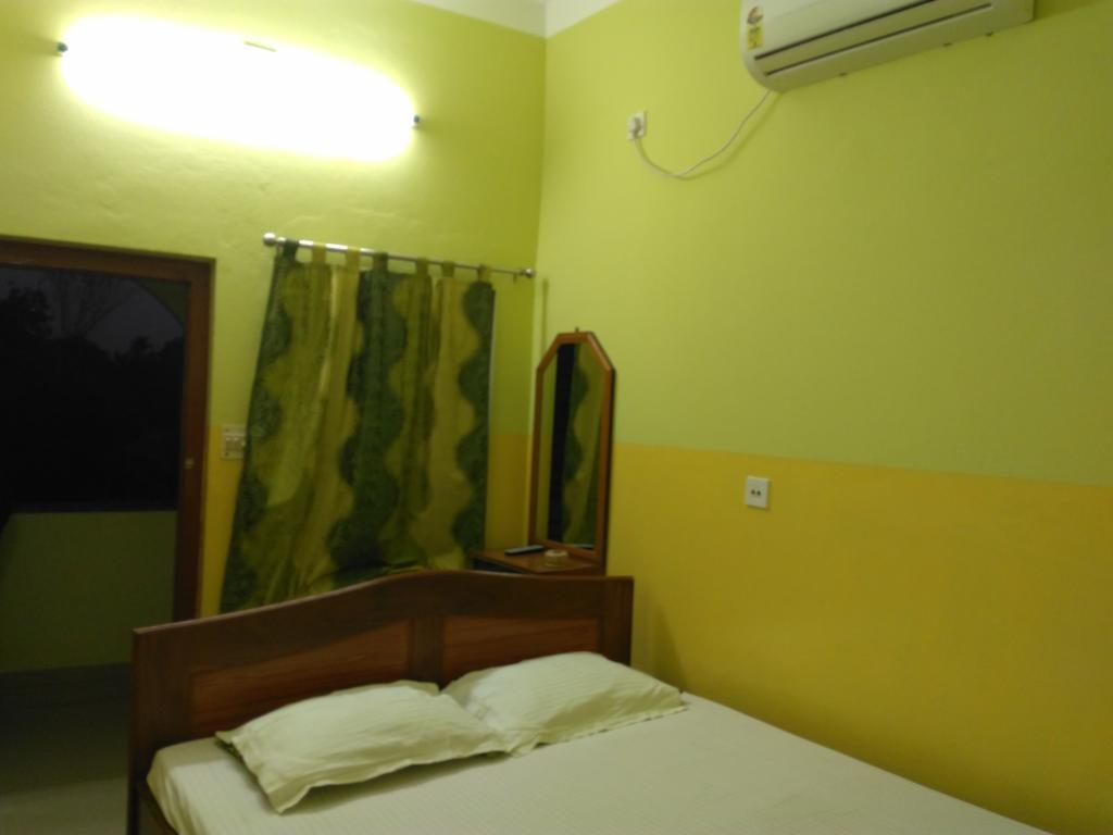India Tours Only Kavita Guest House ボルプル エクステリア 写真