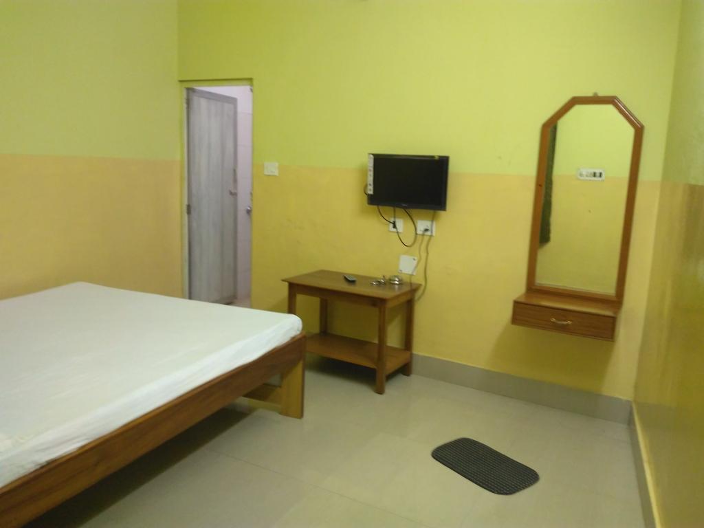 India Tours Only Kavita Guest House ボルプル エクステリア 写真