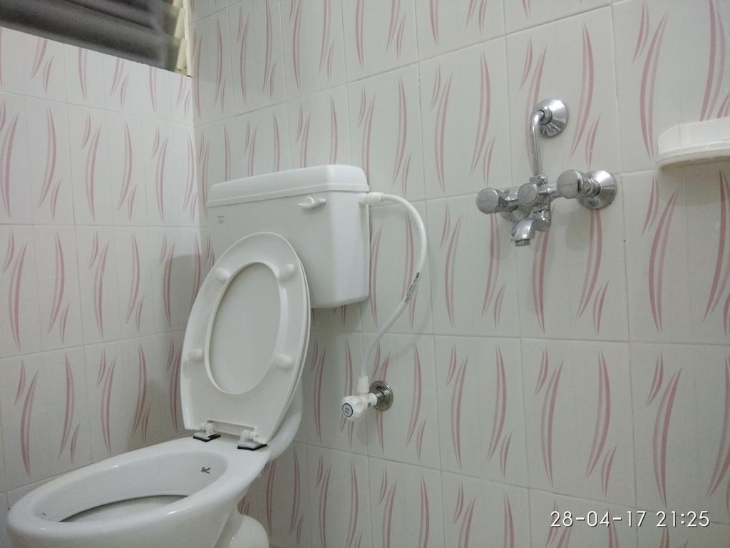 India Tours Only Kavita Guest House ボルプル エクステリア 写真