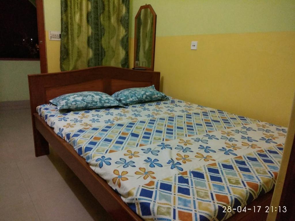 India Tours Only Kavita Guest House ボルプル エクステリア 写真