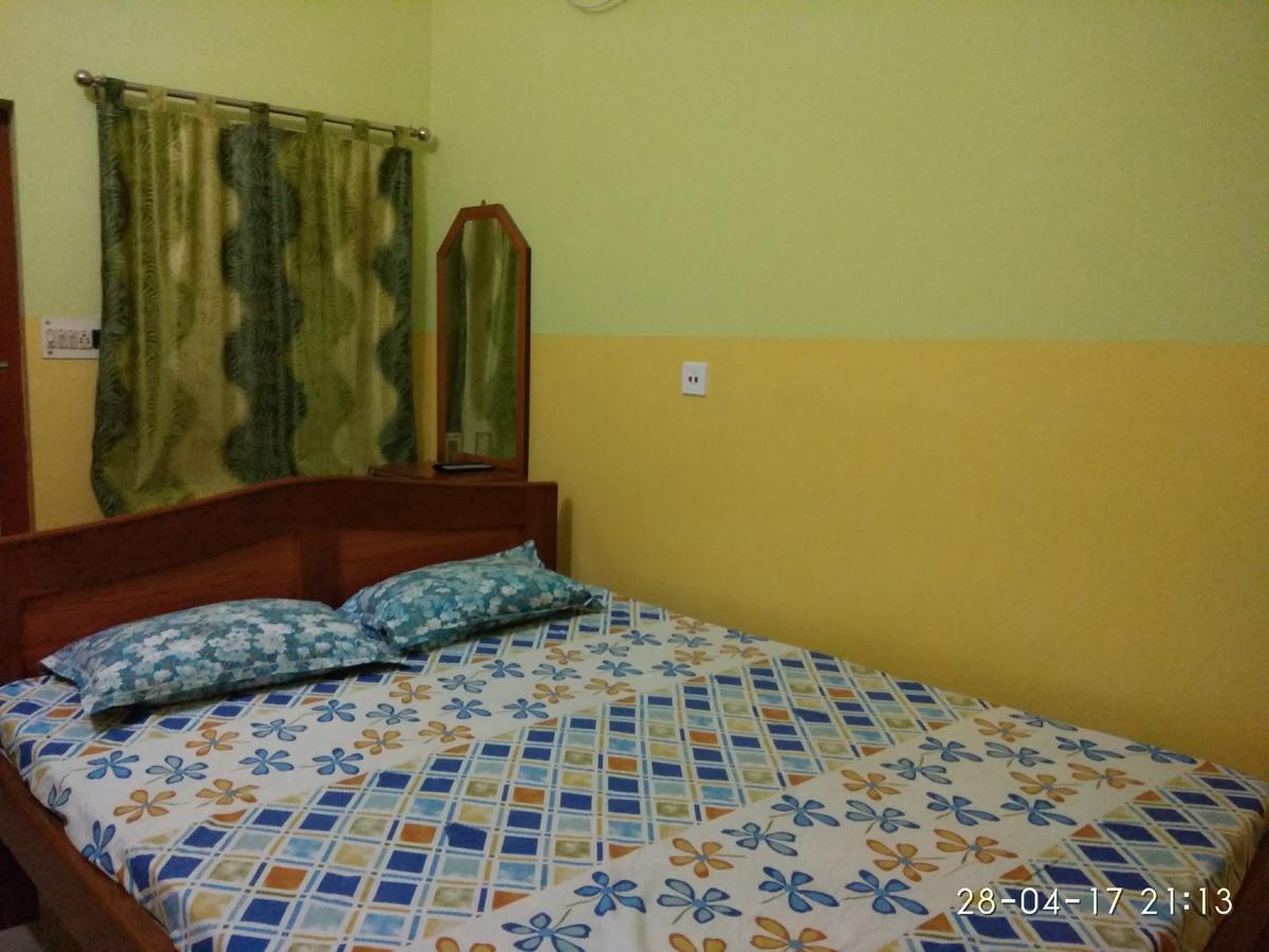 India Tours Only Kavita Guest House ボルプル エクステリア 写真