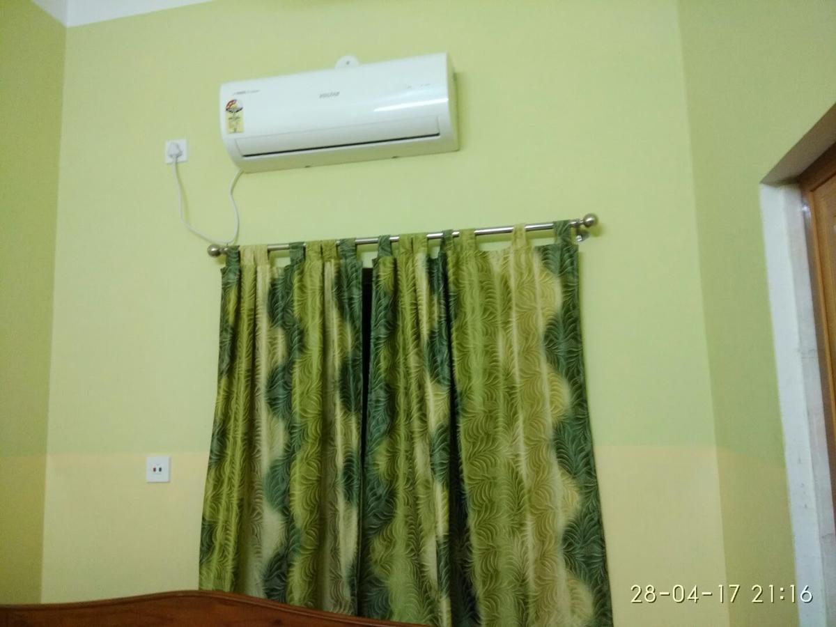 India Tours Only Kavita Guest House ボルプル エクステリア 写真
