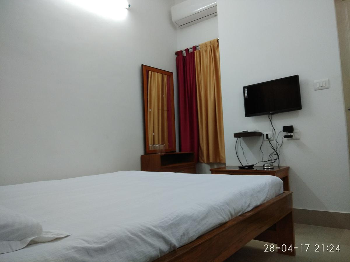 India Tours Only Kavita Guest House ボルプル エクステリア 写真
